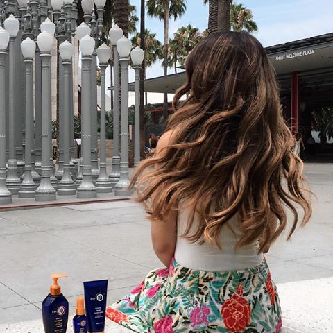 #ad @itsa10haircare is celebrating festival season by giving you a FREE bottle of their original Miracle leave-in! (Retail value $12.49)
Their blimp is flying around SoCal, alerting fans to visit www.FreeLeaveIn.com to claim their free 2oz. bottle of Miracle Leave-in. All you have to do is pay $2.99 shipping. Only available through 4/30 or while supplies last. 
If you’ve been following me on ig you know I’ve been a huge fan of their miracle leave-in which really is a miracle, takes away my frizz and keeps everything nice and shiny!✨
Only available through 4/30 or while supplies last. 
#itsa10haircare #itsa10blimp 
#haircaretips #leavein #hairstylist #wavyhair #beauty #beautyproducts #beautytips #longhair #balayage #miracleleavein #la #calilife #beautybloggers #hairinspo