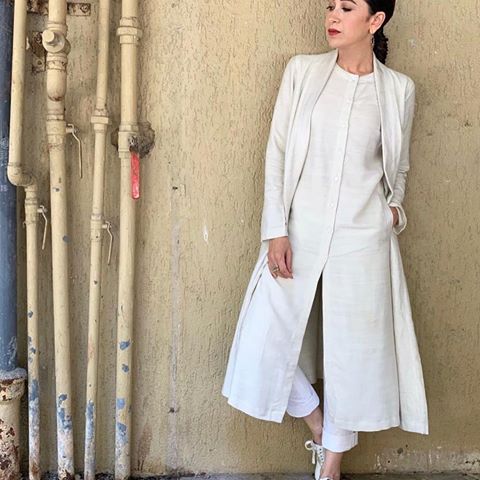 #Repost @therealkarismakapoor with @get_repost
・・・
Off white ☑️
. In @antar_agni_ujjawaldubey 
Jewellery - @azotiique 
Styled by @eshaamiin1 
MuH by @kritikagill
#eventdiaries