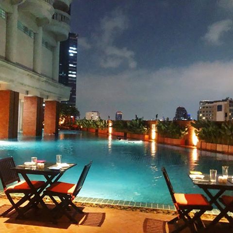 #daily #lebua #hotel #일상 #여행 #dailyphoto  #photooftheday #thaifood #travel #trip #bkk #리아랑함께 👨‍👩‍👧 #방콕여행 #f4f #yolo #여행스타그램 #호캉스 #여행에미치다#swimming #pool #nightview