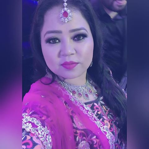 It does not matter
Friday or not
For me every day
Everything is closed
Other than loving you ❤️
@bharti.laughterqueen 
@haarshlimbachiyaa30 
#beautiful #love (Didi I love you )