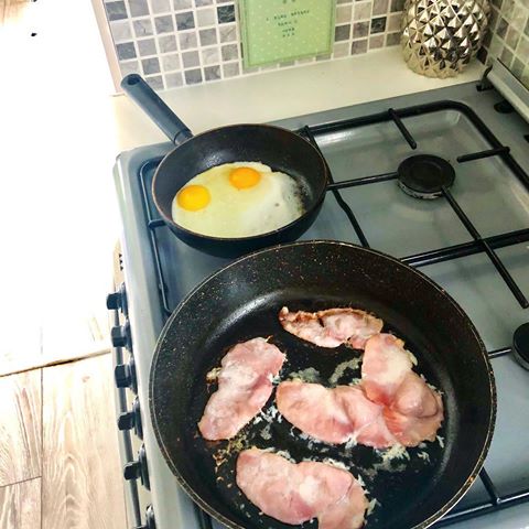 Happy Sunday instagrammers - starting our Sunday the right way. Bacon 🥓 and egg 🍳 sarnies, nom nom nom 😋 🥪 have a beautiful day .
.
.
.
#sunday #sundaymornings #breakfast #sundaybreakfast #baconandeggs #bacon #sarnie #baconbaconbacon #happysunday #home #homes #homeinterior #greyinteriors #greydesign #greyinterior  #grey #greydecor #greyhome #homeinspo #homedesign #interiors #fb #home #lifestyle #homeinspiration #shopping #buying  #followback #allofmyfavouritethings #myfavouritethings