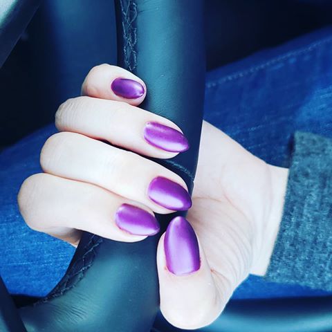 How pretty are some simple matte nails?
.
.
.
#gelnails #ilovemynails💅 #simple #mattepurple #momofboys #icanbegirly #selfcare #momofboys #momlifestyle