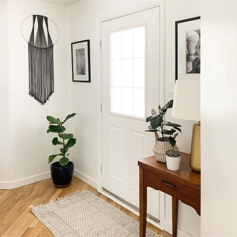 Wall hangings are a beautiful artistic addition to the entryway! What do you have in your entryway space right now??
Maybe you can spice it up with one of these beauties 😉. -L
.
.
.
.
.
#doingneutralright #makehomeyours #heyhomehey #lightandbright #mymodernlook #calihomevibes #housetohome #currenthomeview #decorcrushing #simplystyleyourspace #anthrohome #livingroominspo #pocketofmyhome #iheartthishaven #dwellmagazine #apartmenttherapy #entrywaydecor #entrywaytable #entryway #thisisredding