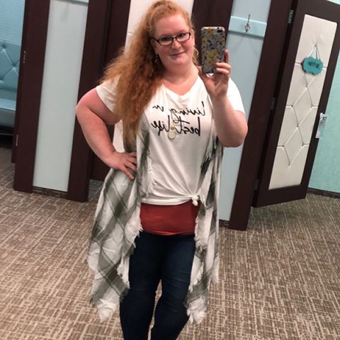 Living my best life 😉•
•
•
#maurices #discovermaurices #IsItFallYet ? #fall #fashion #plaid #graphictees #style