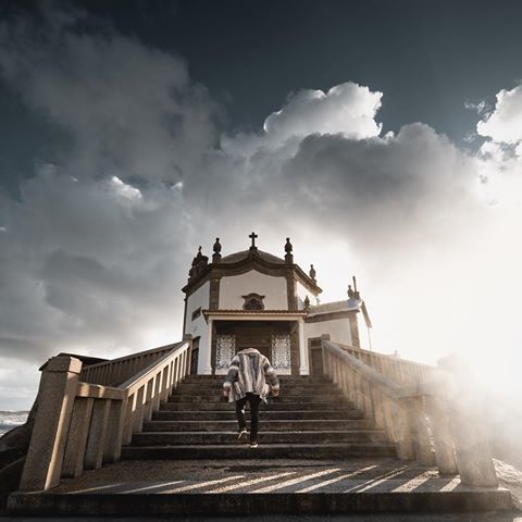 One of my favorite photos from my trip to Portugal 🔥
@flunkingmonkey captured me walking up the stairs of this little chapel while a major storm was brewing in the background! We thankfully didn’t get a taste of what’s inside those clouds 😬
#portugal