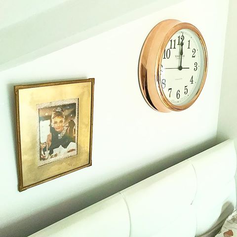 I got this clock from @tkmaxxuk for £16 and I got this vintage frame from the family ,I love it one because it’s really old and two because of the picture I put in it.
.
.
.
.
.
.
.
.
.
.
#homedecor #decor #homedesign #interior #interiors #decoration #instahome #homestyle #instadecor #homesweethome #interiordecor #furniture #interiorstyling #interior4all #homedecoration #homestyling #instadesign #interior123 #livingroom #homeinterior #bedroom #arquitetura #decorating #interiores #kitchen #interiorinspiration #decoracao #decoração #house #interiordesigner