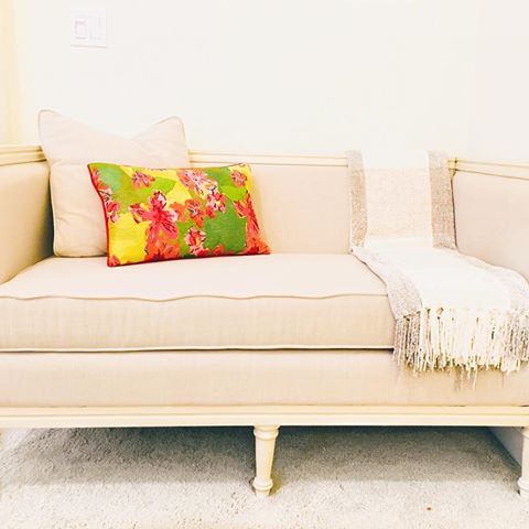 After sharing my living room pictures last week, I thought of sharing my sitting area in guest bedroom. 
This is a small room and keeping comfort in mind, was able to add this loveseat that fits perfectly in this corner. ❤️
.
.
.
Theme this week: throw styling
@preethiprabhu @rittika_ariyonainterior @thelittlehandmadeproject #mydesiswag #throw #lumbarpillow #brightspaceswelove #loveseat #couch #howyouhome #sofas #furnitureshabby #pincushion #highchair #blanket #furniturevintage #cornersofmyhome #bayareastylist #interiordesigner #pillowset #roomescape #roomview #macyslove #myhousethismonth #vanihomeinteriors #bold_glam_eclectic #mirador #bhghome #sodomino #homesweethome #smmakelifebeautiful #mystylishspace #myhousebeautiful