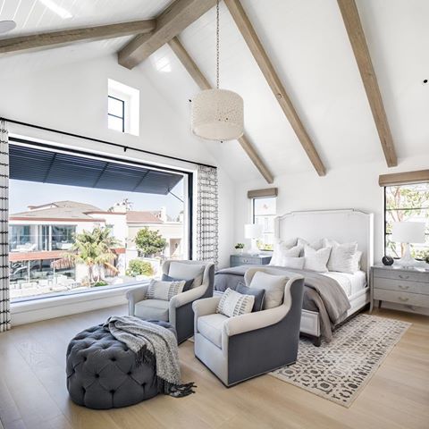 •These beams are singing, that bed is humming + this master oasis is calling our name! This lazy weekend can’t come fast enough! 🙌🏼• #brandonarchitects
___________________________________________
Builder: @pattersoncustomhomes 
Interior: @churchill_design 
Lens: @chadmellon
.
.
.
.
#architect #architecture #mydomaine #architecturelovers #luxury #newbuild #thatsdarling #homedesign #inspiration #customhome #dreamhome #hgtv #homesweethome #homeinspo #coronadelmar #california #houzz  #interiordesigngoals #instagood #photooftheday #newhome  #instadaily #instalike #picoftheday #realestate #archidaily #arquitectura #interiordesign #mastersuite