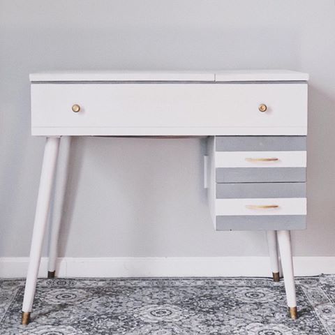 Curb alert❕❕❕
This piece was picked up on the side of the road to be recycled.. it was previously a vintage sewing table, but I turned it into a desk for school! All it needed was a fresh coat of paint and cleaned up hardware♻️ swipe to see the before!