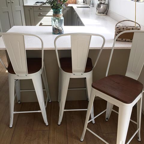 Finally I’m satisfied... did anybody else go to barstool hell before finding the right ones???... went for these industrial style ones in the end and they fit and look perfect 
#barstools #breakfastbarstool #breakfastbar #kitchen #kitchens #kitchensofinstagram #industrialfarmhouse #industrialdecor #shakerkitchen #diykitchens #nesting #nesthome #kitchenstyle #kitchendecor #kitcheninspo #kitchendesign #robertsradio #mirostone #myhomestyle #kitchenvibes #kitchenrenovation