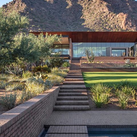 The Ghost Wash House .
|| Architects: A-I-R Architects •
|| Location: Camelback Mountain, #ParadiseValley, #Arizona, #USA, #UnitedStates •
•
👉 Share you thoughts about this project