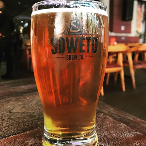 Soweto Gold - Golden Lager
5.0 ABV
🇿🇦🇿🇦🇿🇦🇿🇦🇿🇦🇿🇦🇿🇦(7/10)
.
#craftbeer #instabeer #beer #craftbrew
#craftbeerlife #beergeek #craftbeerphoto #beerlover #beernerd #fanaticbeer #cerveza #cervezaartesanal#beerporn