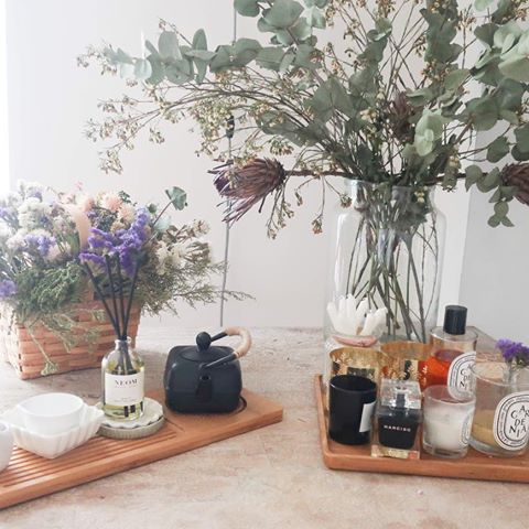 When the sun shines through the kitchen it bright and beautiful. The hub of the house. 
Candles: @officialbyredo @diptyque 
Reed diffuser: @neomorganics 
Gold tealight holders: @zarahome
Vase: @arketofficial 
The rest were picked up on our travels. .
.
.
.
.
.
.
.
.
.
.
.
.
#interiors #interiordesign #interiorinspo #interiorstyling #art #artblog #artist #creative #creativity #inspiration #foragedflora #flowerpower #fridakahlo #houzz #housetohome #homedecor #homestyling #handmade