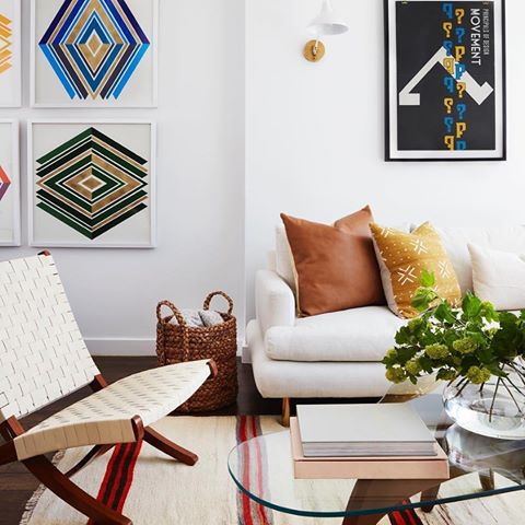 As a more sizable alternative to standard sofas, the sectional is definitely worth your consideration if you have a large family or regularly host a crowd. And while past options may have been dowdy or downright unwieldy, today’s sectionals are much more sophisticated. Tap the link in @onekingslane’s bio to shop sectionals at up to 30% off. Exceptions apply; prices as marked. Online only. (Design: One Kings Lane Interior Design)