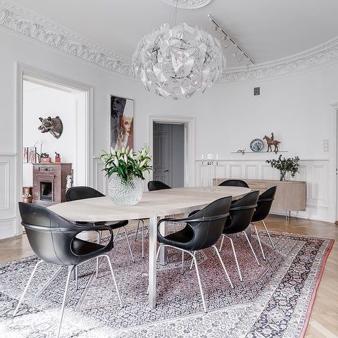 Götabergsgatan Tjugotvå | Exklusiv och ljus sällskapsvåning om 356 kvm i toppskick vid en av stadens absolut vackraste gator. 9 rok, 356 kvm, Utgångspris 22.000.000 kr. 🗝 Mäklare Tomas Ahre 0705250650 #ahrefastighetsbyra #mäklaregöteborg #hemnet #apartment #ahredeluxe #