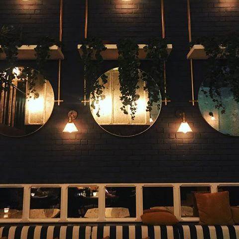 Loving the vibe at @bbdifc 😎😎😎#bbdifc #difc #interiorgoals #style #design #ggdubai #gallivantinggourmet #dubaidiaries #decorlovers #decor #instalove #travelthursday #outandabout #bbsocialdining #foodies #foodlover #restaurant #restaurantdesign