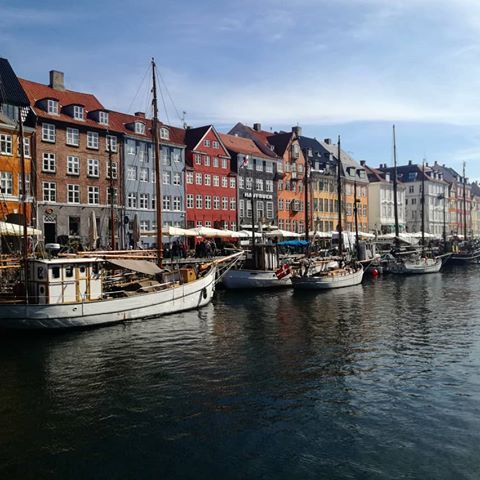 Nyhavn l 🇩🇰
.
.
.
.
#denmark #city #copenhagen #København #nyhavn #port #architecture #architektura #architecturelovers #archdaily #architecture_hunter #view #architecturephotography #trip #photography #photooftheday #sunnyday #sunny #likeforlike #followme #traveling #sea #buildings