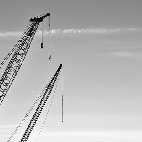 Les géantes, #Montréal, #2016
.
Credit: Mokushō
.
.
.
#crane #work #works #working #construction #build #building #sky #monochrome #bw #bnw #bnw_captures #bnwphotography #blackandwhite #sizz