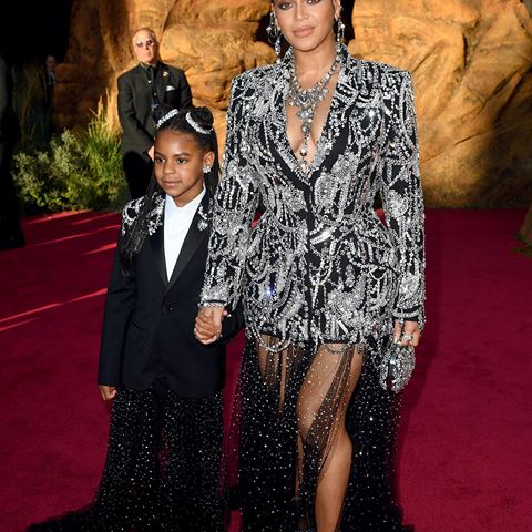 This mother-daughter duo!!! #Beyonce and #BlueIvy just shut down ‘The Lion King’ red carpet. Link in bio for all the stunning photos. 🦁 👑