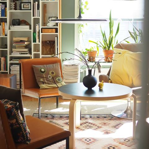 Hyvää huomenta. Viimeinen kokonainen päivä käynnistyy Barcelonassa ja huomenna kohti kotia. Koiraa onkin jo ikävä. Täytyy myöntää, sää ei oo ollut mikään kaikkein mahtavin, mutta ei se silti ole tahtia haitannut. .
.
. 
#tapioanttilacollection 
#pocketofmyhome 
#schönerwohnen
#livingroomdesign 
#finnishdesign 
#livingroominspo 
#interior 
#interior2you 
#interior_and_living 
#interiorism 
#mynordicroom 
#myfinnishome 
#homesweethome 
#homeinspiration 
#sisustus 
#sisustaminen 
#sisustusinspiraatio 
#torilöytö @tori_fi
#midmod 
#midmodern 
#interiores 
#wohnkonfetti
#interioresdesign 
#torilöytö
#solebeich
#artek
#olensisustaja
#roomporn 
#furnlovers
#secondhandstylefinland @secondhandstylefinland