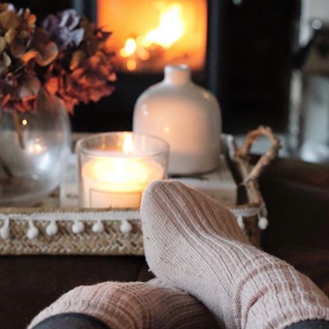 Back to snuggling up in here tonight and no Sunday night feeling. Super excited about the coming week. Design presentations & holiday prep 🙌🏻
Hope you’re all having a lovely evening and have some exciting plans for this week😘
.
.
.
.
#livingroom #livingroomdecor #livingroominspo #candle #cornersofmyhome #hygge #interiorinspo #interiordesign #interiorinspiration #home #homesweethome #homesandinteriors #homedecor  #homeinspo #homeinspiration #cottage #countrycottage #countryhomes #countryhomesandinteriors #moderncountry #moderncountrystyle #flowers #blooms #flower #eucalyptus #logburner #cosy #fire #fireside  #myhyggechallenge