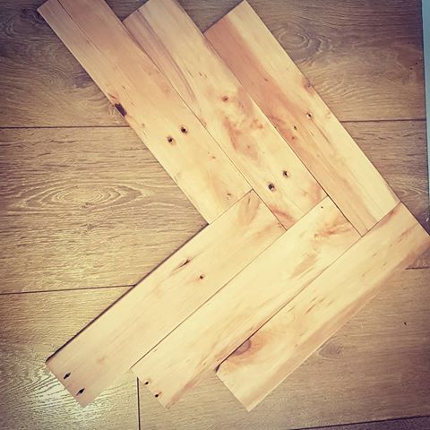 Just made a few sample pieces of the #pallet #parquet #herringbone #flooring.
It will look amazing in our #industrialstyle #home.
Thanks to @screwfix_uk for the planer/thicknesser and TK Timber ltd for the pallet boards.
I have 400 boards to make 1200 pieces of this. It will be fun!
All this is @thefoxleyhouse fault! 😁 😍
#MoyoConstructionltd #homedecor #homemakeover #London #LondonBuild #Londonrenovation #rustic #industrialstyle #interiordesign #interior #interiordesigner