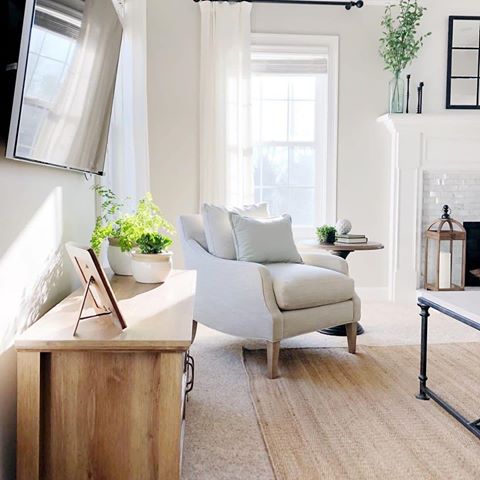 Relax. Reset. Repeat. Thank goodness for #SelfcareSunday! How do you prep and pamper for the busy week ahead? Serene scene shared by @grayoakstudio feat. the #RobinBruce Mally Chair.