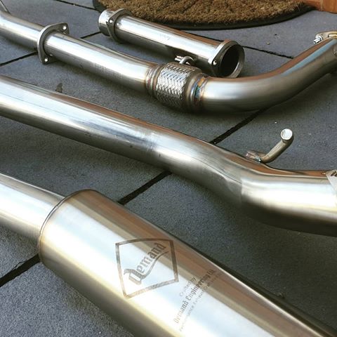 The Red Lady Reloaded is going to be fitted with this T304 stainless, TIG welded and back purged exhaust system from the crafstmen at @demand_engineering .  The sports silencer is filled with a mixture of stainless wool and glass fibre mat which allows for a solid and deep acoustic sound.  They lovingly manufacture exhausts for all makes of vehicle and many custkm jobs too. Have a look on their website to see more of their fine work. Www.demandengineering.co.uk
#demandengineering 
#stainlesssteel 
#donegal 
#exhaust 
#t304stainless 
#landroverdefender130 
#exhaustsystem 
#landrover 
#craftsmanship 
#welding 
#euro4x4parts 
#bfgoodrichtires 
#redladyreloaded 
#sportsexhaust 
#custom
#tigwelding
#fabrication
#tiglife