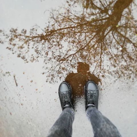 Смотри, как отражается этот мир, как будто есть ещё один👁️.
.
.
.
.
.
.
.
.
#киев #україна #улица #вулиця #город #місто #лужи #дождь #кеды #rain #street #photography #instaphotos #inspiration #instadaily #ilikeit #instalike #behappy #spring #kievgram #kiev #shoes #likeforfollow #likeforlikes #likeforlikeback #like4likesback #sneakers #city #walk #rainyday