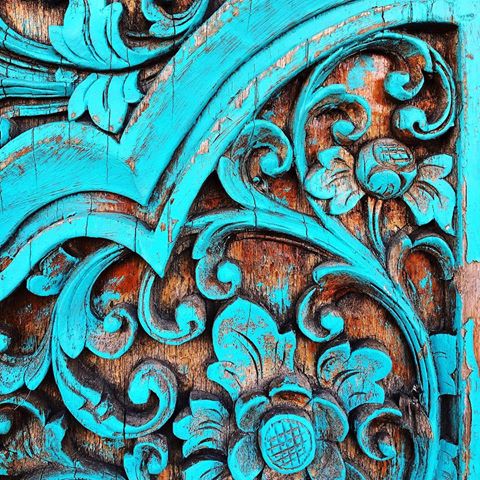 A beautifully hand carved door in Main Street, Mornington. ⚒ #handcarved #carved #handcrafted #handcraft #paint #timber #flowers #industrial #rustic #texture #beautiful #detail #creative #abstractart #abstract #art #artistic #simple #simplicity #minimal #minimalism #photography #photo #picoftheday #bestoftheday #outdoors #travel #melbourne #likeforlikes #aqua