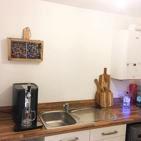 Love our Utility! His and Hers sides 😂🙈 .
.
. 
I hope you all had a lovely day! It’s nearly Friday! even though it is a 4 day week I am ready for the weekend 💆🏼‍♀️
.
#kitchendesign #kitchen #kitchendecor #home #homedecor #gin #beerhawk #homeinspo #interiorstyle #homestyling #instahome #newbuild #newbuildhome #homeowners #utility #persimmon