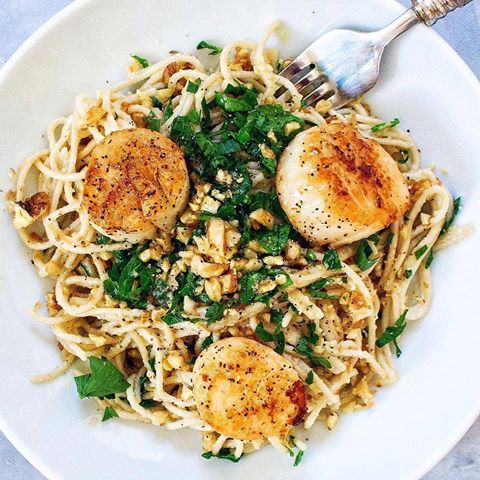 Also check @foodtipz .
.
Brown Rice & Quinoa Spaghetti with Scallops seared in ghee, truffle salt, and pepper. Spaghetti is tossed in olive oil, sautéed garlic, chopped walnuts, and fresh parsley!
.
Credit: @kalememaybe