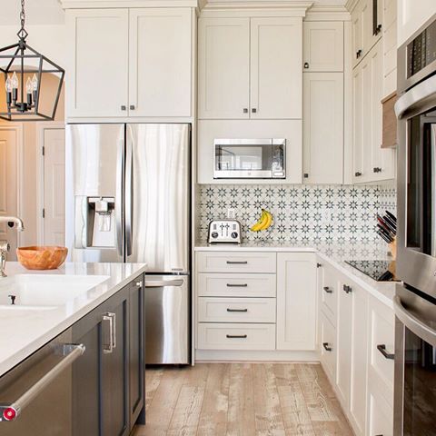 Warm gray cabinets, a fun splash of pattern on the  backsplash, and functionality built into cabinet drawers made this kitchen at my #nicestfamilyontheblock project truly the heart of the home for this busy family 💙 I feel truly blessed to be working with so many wonderful clients. Have a lovely Sunday!
.
. .
.
.
.
. 
#kitchen #kitchensofinstagram #kitchenstyle #kitcheninspiration #rshome #kitchendesigner #gofinding #housebeautiful #houseandhome #bhghome #mydomaine #kitcheninspo #kitchenisland  #kitchenlove #simplyatyleyourspace #howyouhome #kitchendesign #kitchenstyle #rshome #kitchendecor #kitchenware #kitchensofinsta #kitchens #scoutandnimble #kitcheninspo #kitchenreno #kitchenmakeover