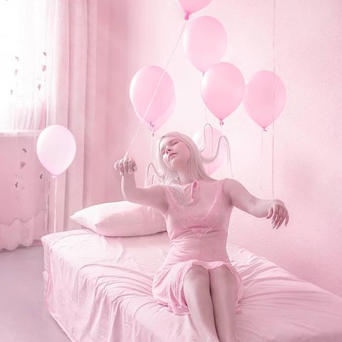 Последний раз я летала во сне только в детстве. Кстати, где - то читала,что взрослые во сне не летают. Они падают с высоты своих детских мечтаний 😁
#dream #fantasy #pink #colortales #colordream #ballons #pinkballons #filmphoto #artphoto #artphotography #сказка #сказочноефото #сон #фантазия #розовыйсон #шары #розовыешары #артфото #арт #артфотограф #фотограф #фотографгродно #гродно #photography #photographer #photographer