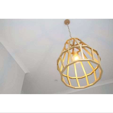 The Jewel. 
An intricate custom piece I built for @hastiehouse. 
#thejewel #creatingyourvibe www.emptylamps.com
.
.
.
.
.
.
#timberlight #designlines #brisbanedesign #interiorlighting #stairlight #design #style #chandelierdesign #featurelight #brisbanelighting #brisbanedesigner #designerlighting #emptylamps #voidlight #pendantlighting #timberpendant #lightingdesigner #pendantlight #customlighting #brisbanehomes #empty2019 #archilove #lovelight #light #stairwell #luxurylight #bne
