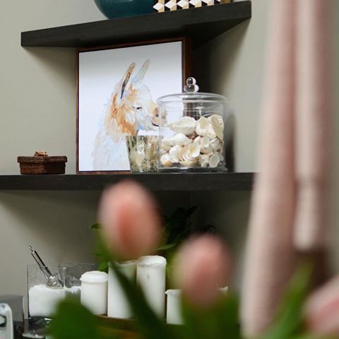 Shelves above the bathtub in this ensuite renovation hold bathing essentials (like candles) and are an opportunity to display pretty things.
.
.
.
.
 #yyc #yycinteriordesigner #lovewhatido #interiordesign #yycstyle #homeimprovement #style #renovation #designdetails #designisinthedetails #designmatters #makeyourhouseahome #marlocreativeinteriors #bathroomrenovation #bathroomreno #bathroommakeover  #bathroomdesign #bathroomdesigner #bathroomdesignideas #bathroomstorage #yycbathroomrenovations #yycrenovations #newblogpost #newblogalert #refreshyourspace