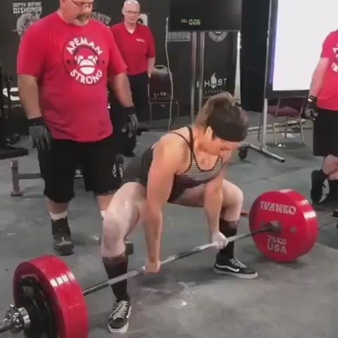 @briannyt with a 558 pound deadlift. New world record!! 🙌🏾💯