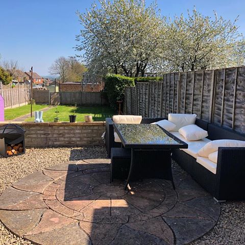 •Spring•
Lost the battle against the wind to keep the cushions in place 🤨 
All this lovely weather means we have started enjoying our garden, we even had our first bbq on BH Monday! 🍗🔥
*The patio has since been pressure washed* 😁