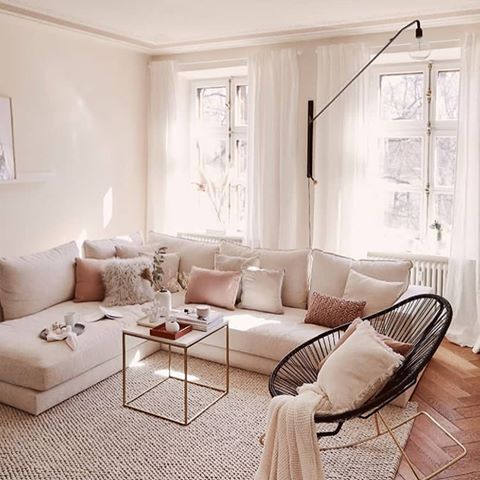 Cosy livingroom😻
Tag a friend 💬
.
.
Follow 👉🏼 @mynissa_deco for more .
📸 @westwing_es .
.
.
#decorationinterieur #decorationinter #decoration #deco #decogris #interiordesign #interior4inspo #interiorismo #ideedeco #deco #decorationinterieur #decolovers #ideelaundry #grey #pink #black #love #picoftheday #inspiration #inspo123 #inspotoyourhome #homedecor #homedecoration #decoideas #livingroom #salon #ideesalon #beige #homesweethome
