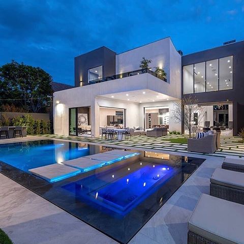 Beautiful Residence!
📍Studio City, California.
Designed by @arzumanbrothers