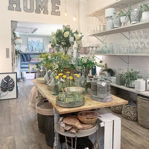 Happy Friday! We’ve had a busy week here at Cashmere Goose! Lots of new arrivals, a full repaint and a special offer on some of our gorgeous lamps! Loving our new floral spring table! 🌿