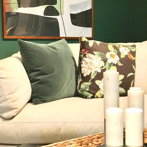 Deep, bold green is moody and relaxing! This color exudes comfort and wellness. ðŸ’š #greendecor