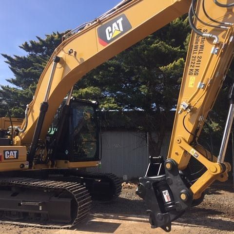Installation by @NewGenDF of a 20T PowerLatch Tilt hitch fitted to a #Cat 320 for Chief Group in Melbourne last week. To see our range of 180 degree tilt hitches on display, visit us on stand #11 @DieselDirt_Turf next week!  #DDT2019 #ddtexpo #Exhibition #expo #Australia #Construction #Hitch #Diggers #Excavation