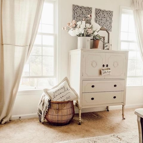 ⁣Have you ever seen so much style in one bedroom? We love all the white, wood, and textures this room has to offer!⁣
.⁣
.⁣
.⁣
📷 @nestofpetals⁣
.⁣
.⁣
.⁣
#homeandgarden #chippy #betterhomesandgardens #bhghome #cottagedecor #countrydecor #frenchcountry #modernfarmhouse #whitedecor #cottagestyle #farmhousestyle #farmhousedecor #interior125 #homedecor #fixerupperinspired #homelove #whitedecor #housebeautiful #farmhousechic #antiquedecor⁣ ⁣