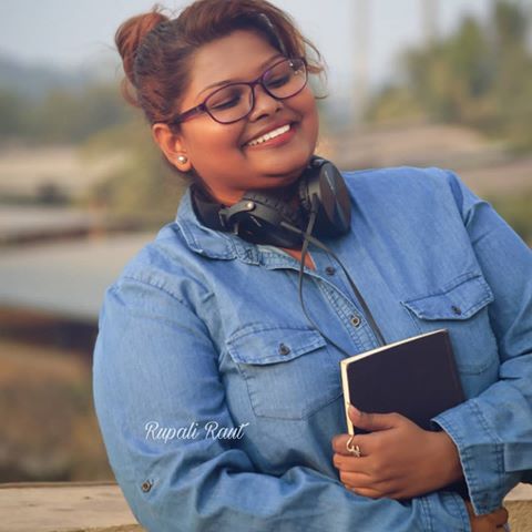 Smile from your heart; nothing is more beautiful than a woman who is happy to be herself.
:
Nerdy girl 👧 Candid click
:
Speakers @sony :
Beautifully captured by Anonymous
:
#nerdygirl #plussizebeauty #pluspride #smileisfree #USA #australia #brazil#india #lasvegas#paris #bodyconfience#nobodyshame