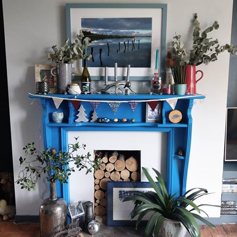 One last look at the winter mantle. Today it's being switched up, ready for spring!
.
.
.
#cornerofmyhome #myhousebeautiful #instahome #housebeautiful #interior4all #apartmenttherapy #elledecoration #pocketofmyhome #interior123 #alittlebeautyeveryday #myhomevibe #myspaceanddecor #interiormilk #myinteriorstyletoday #styleithappy #myinteriorvibe #brightboldhome #colourmyhome #moreismoredecor #periodhome #fireplace #mantledecor #sahstylists #interiorismo #interiormilk #interiorwarrior #rockmystylishhome