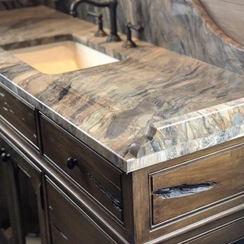 Now this is a gorgeous piece of marble, and thrbwermthvifnthrbwood! Look st that stunning backsplash ugh @adamsgerndt