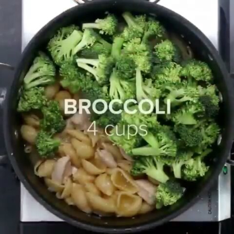 * Note we suggest gluten free rice pasta and minimally processed cheese for this one —> 💜 Royal Chicken & Broccoli Pasta 🧀😍💪🏼
TAG A FRIEND WHO WOULD LOVE THIS!❤️
#healthyeating #delicious #healthylifestyle #healthyliving #yummy #breakfast #foodie #food #fitness #fit #mealplan #mealprep #foodprep #how2mealprep #foodie by @proper_tasty