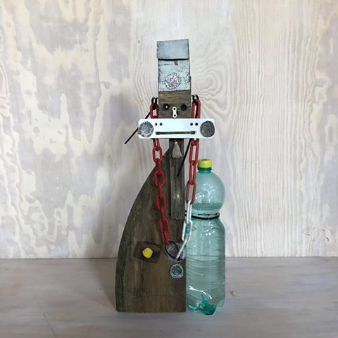 The watergod
#slumbird #sculpture #wasteart #recyclart #garbage #recycle #streetart #water #god #contemporaryart #contemporary