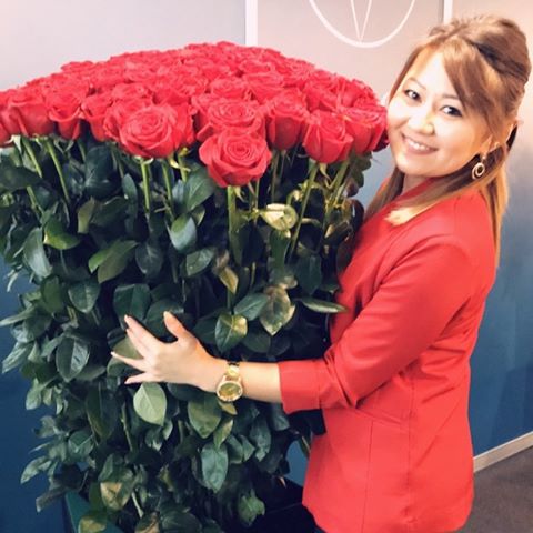 #милионалыхроз #люблюцветы #даритеженщинамцветы #розы #красныерозы